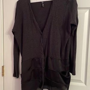 Kensie m grey and black light sweater with satin bottom